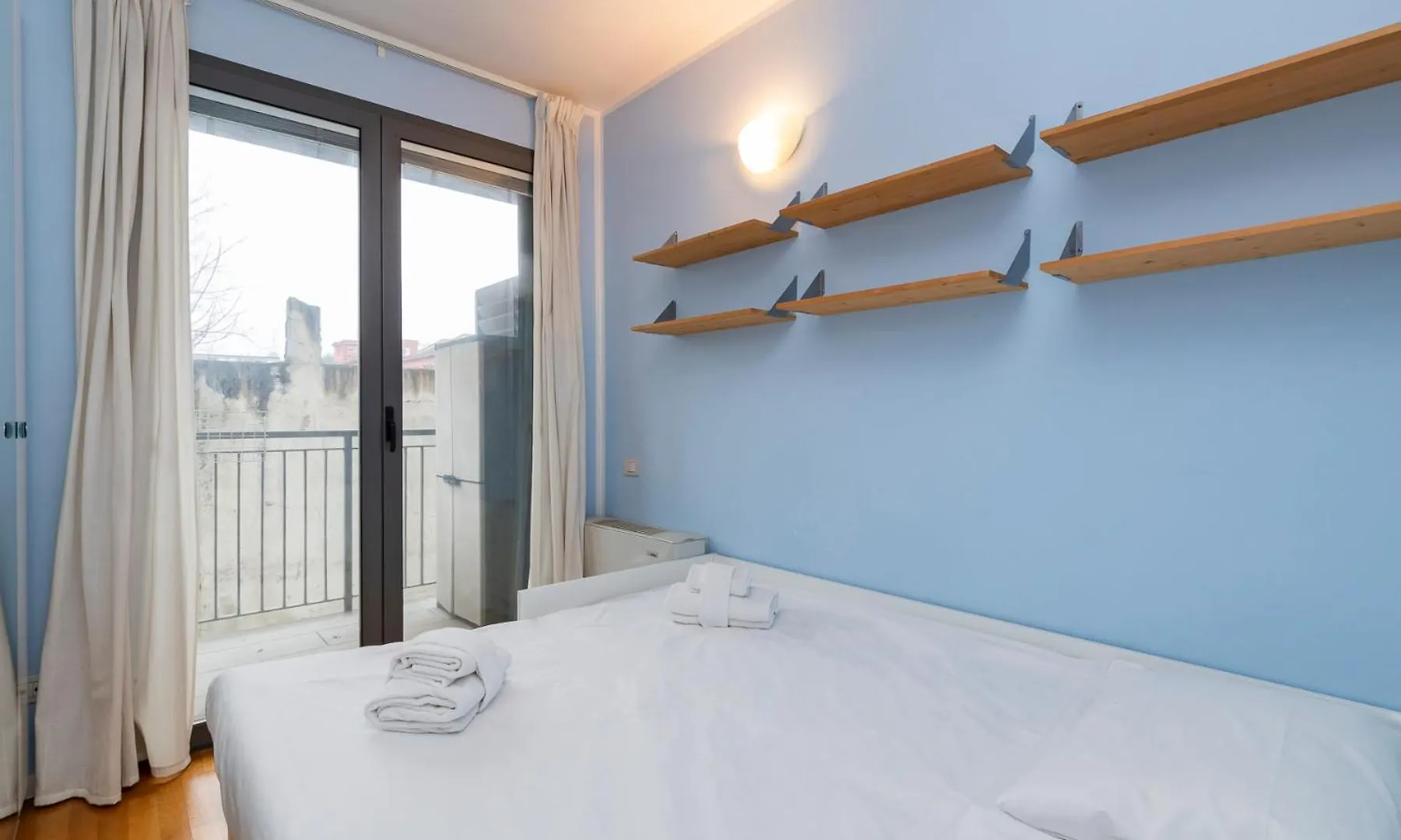 Xenia Apartments - Spacious Three-Room Apartment 10 Min From Linate Mediolan 0*,  Włochy