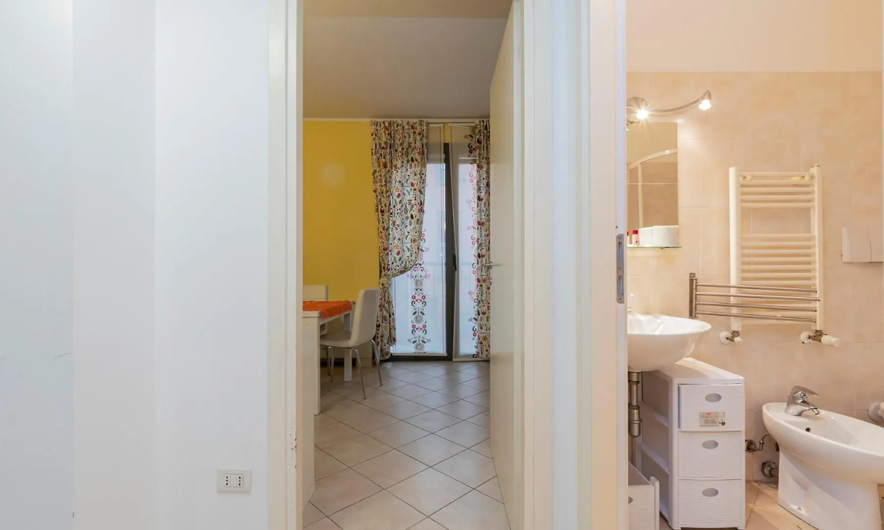 Xenia Apartments - Spacious Three-Room Apartment 10 Min From Linate Mediolan
