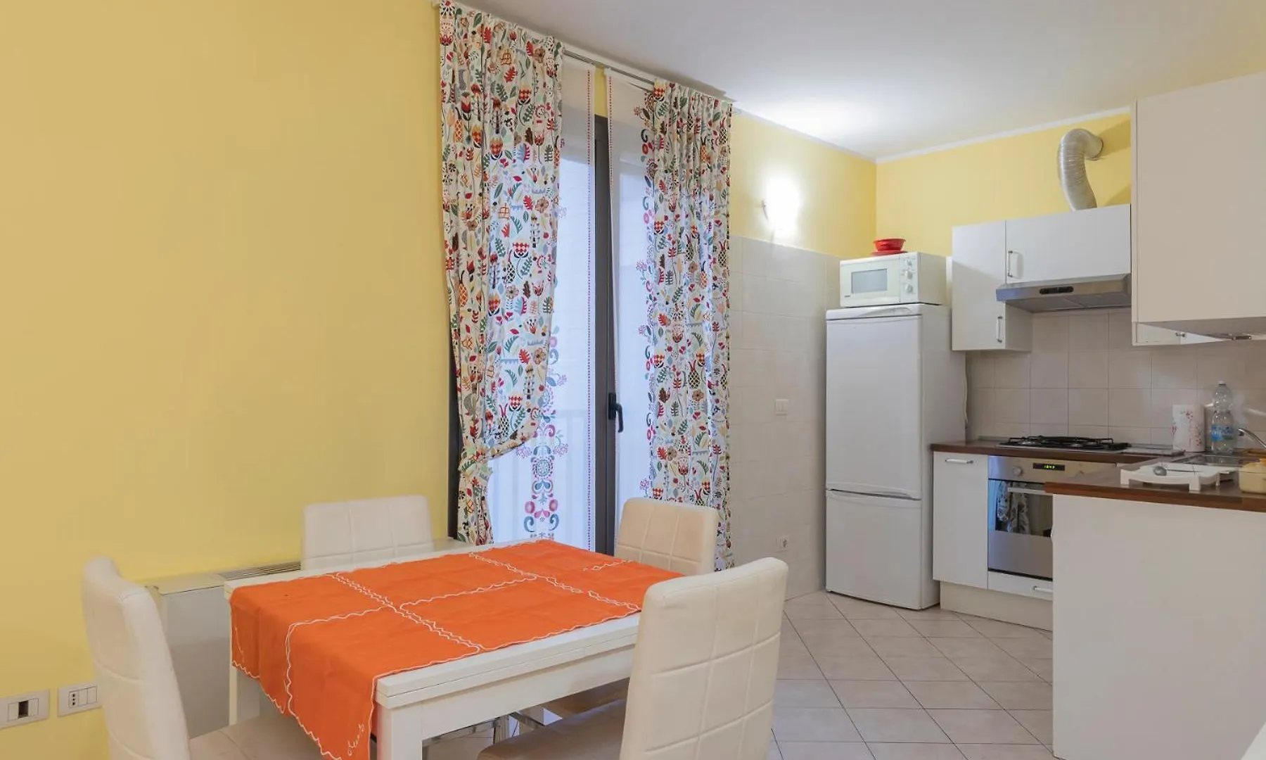 Xenia Apartments - Spacious Three-Room Apartment 10 Min From Linate Mediolan